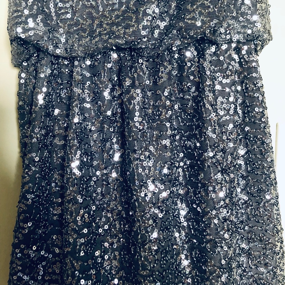 ✨NWT STUNNING GREY SEQUIN DRESS✨ - Picture 4 of 6